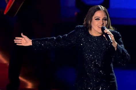  Noche Mexicana: Natalia Lafourcade Wyrzuca Na Scenę Wszyscy Hasta la Vista, Baby - Wybuchowa Noc z Gwiazdą Meksykańskiej Muzyki!